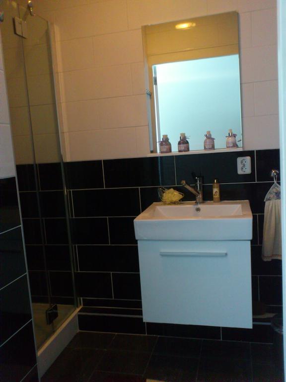 Sewdien'S Apartment Maashaven Rotterdam Værelse billede